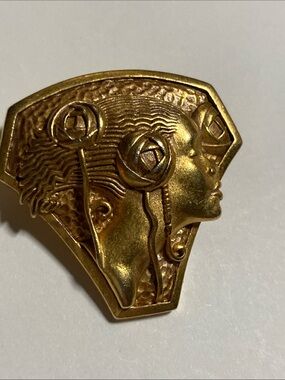 Thomas Blackshear Ebony Vision pendant brooch.